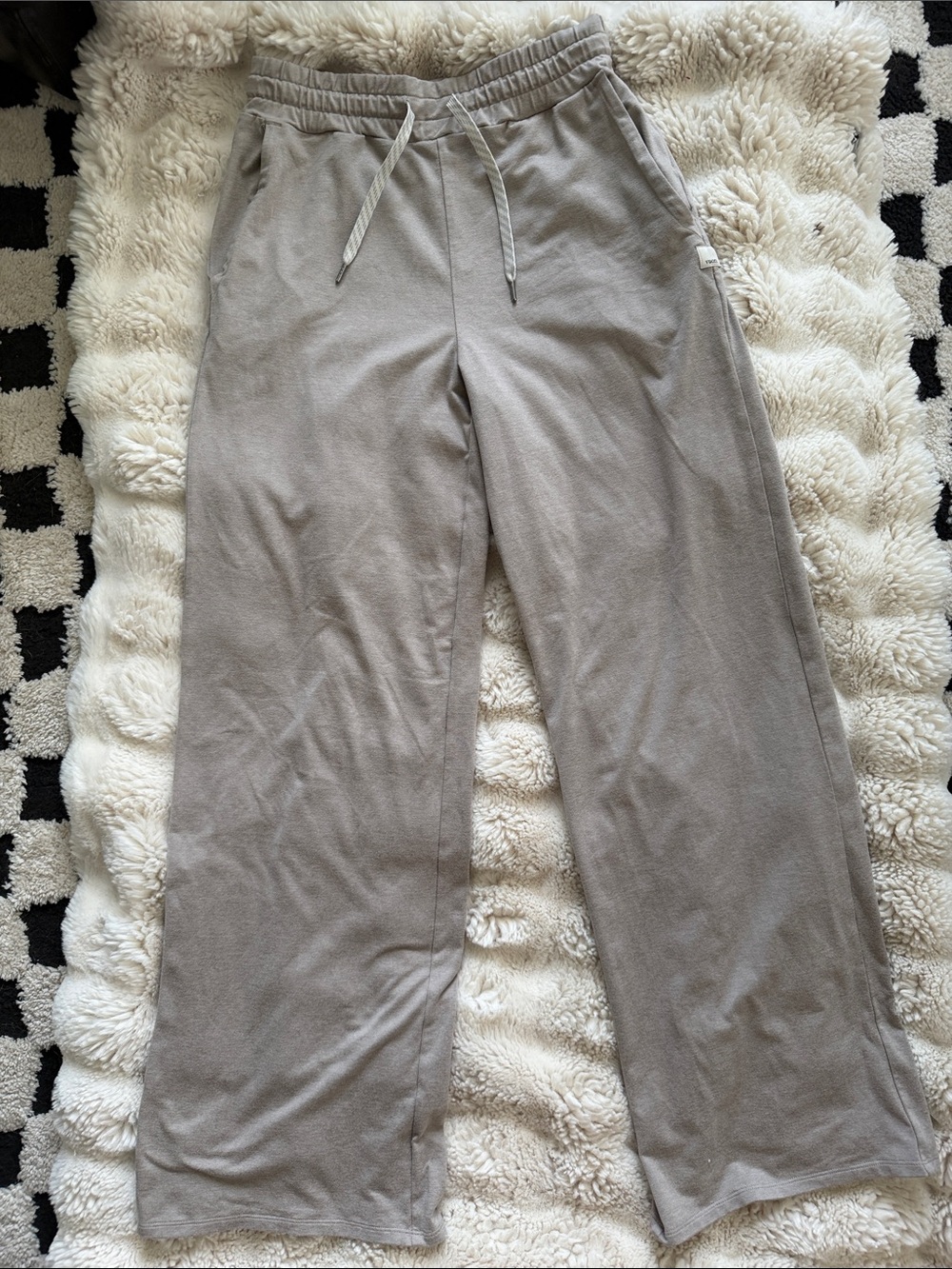 Vuori Halo Essential Wideleg Pant Wide-Dark Salt Heather color